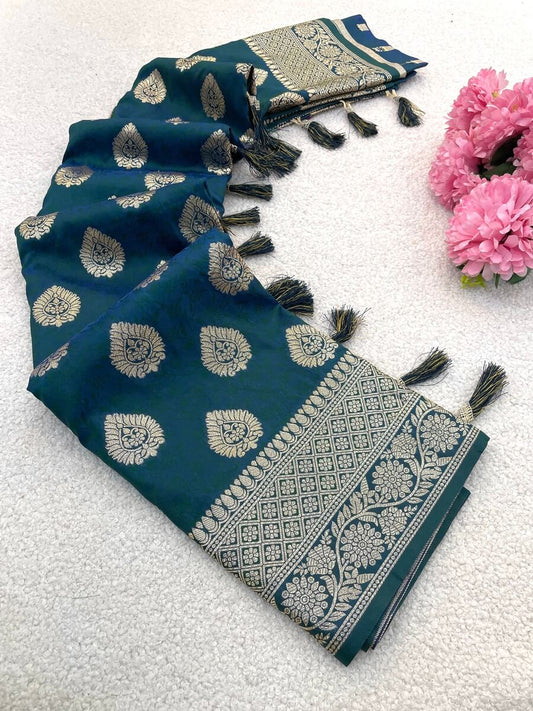 Evanescent Rama Pure Zari Weaving Banarasi Silk Saree With Glowing Blouse Piece