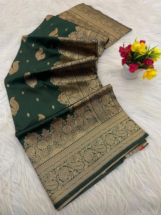 Majestic Dark Green Soft Silk Saree With Incomparable Blouse Piece