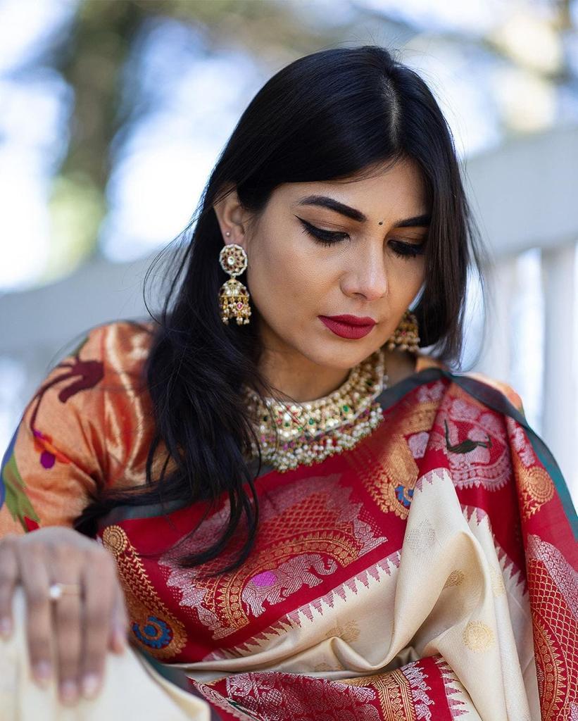 Classic Off White Soft Banarasi Silk Saree With Beauteous Blouse Piece