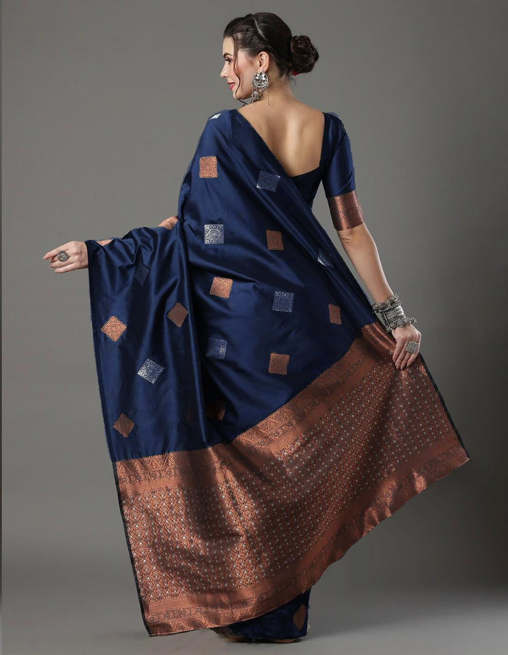 Imbrication Navy Blue Soft Silk Saree With Evanescent Blouse Piece