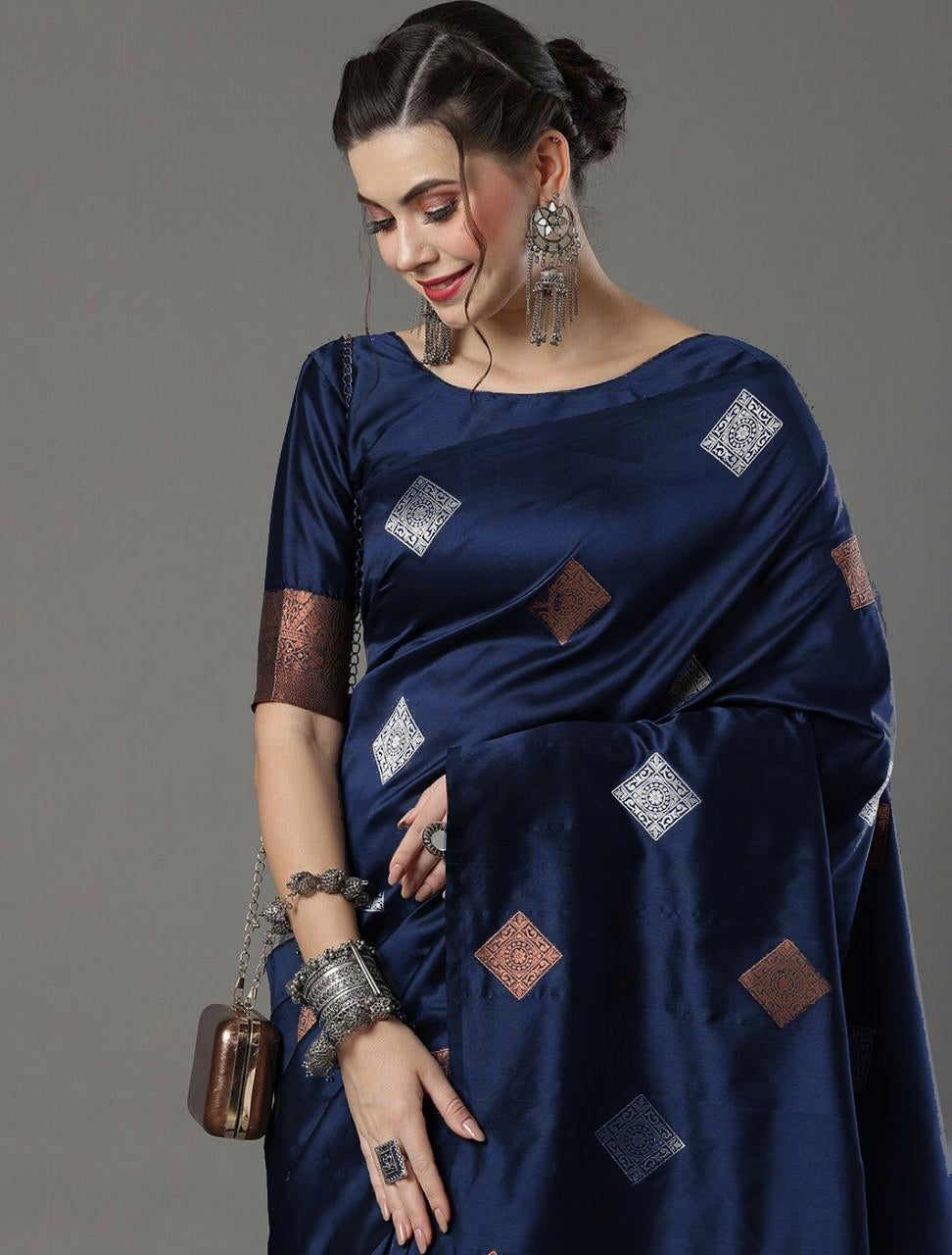 Imbrication Navy Blue Soft Silk Saree With Evanescent Blouse Piece