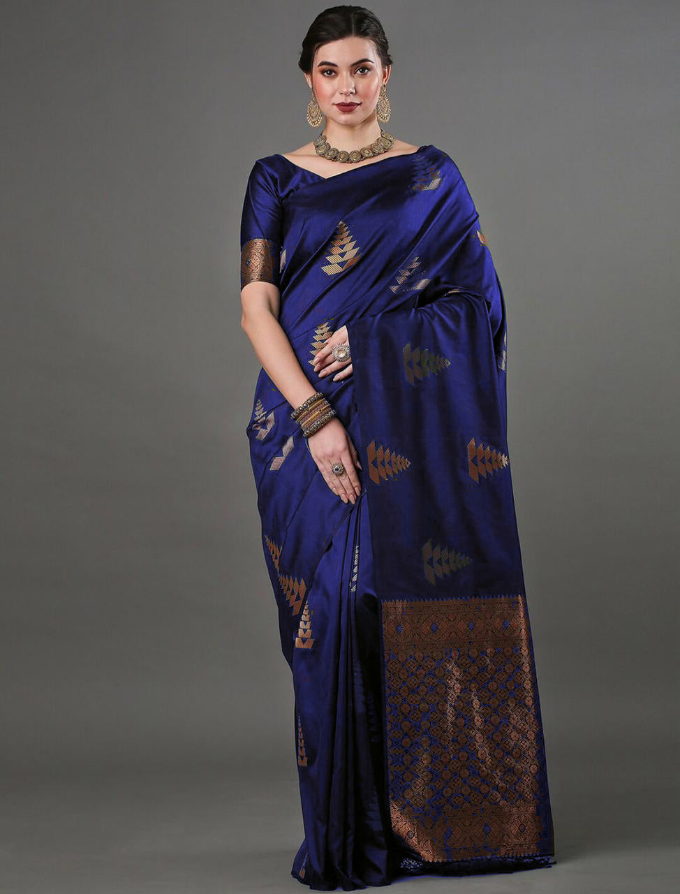 Exquisite Blue Soft Silk Saree With Adoring Blouse Piece