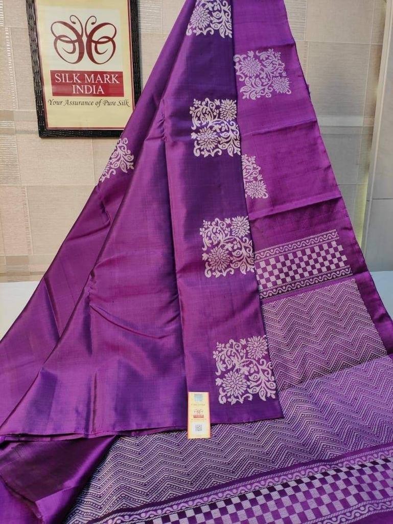 Mesmeric Purple Soft Silk Saree With Ravishing Blouse Piece