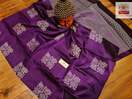 Mesmeric Purple Soft Silk Saree With Ravishing Blouse Piece