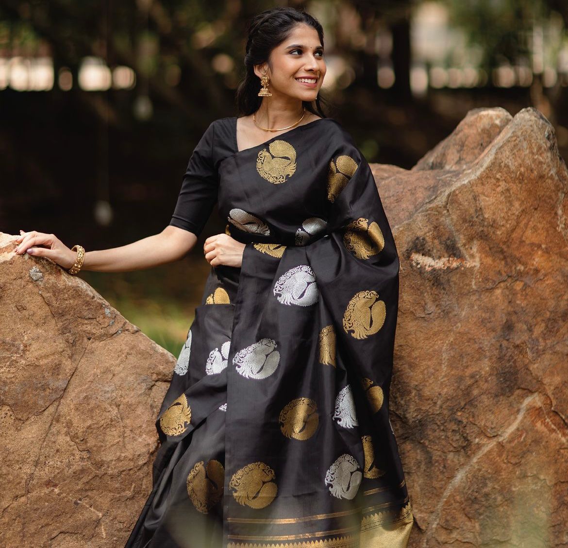 Captivating Black Soft Silk Saree With Majesty Blouse Piece