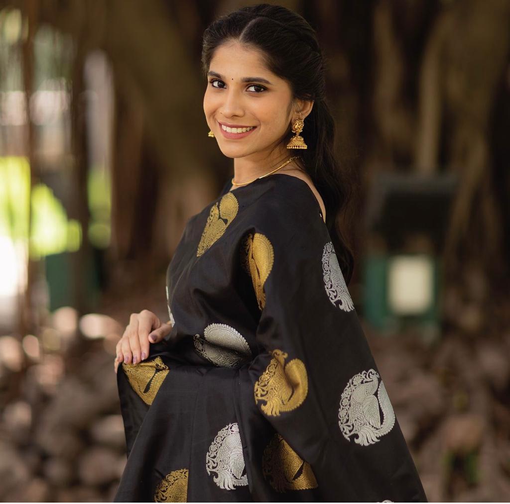 Captivating Black Soft Silk Saree With Majesty Blouse Piece