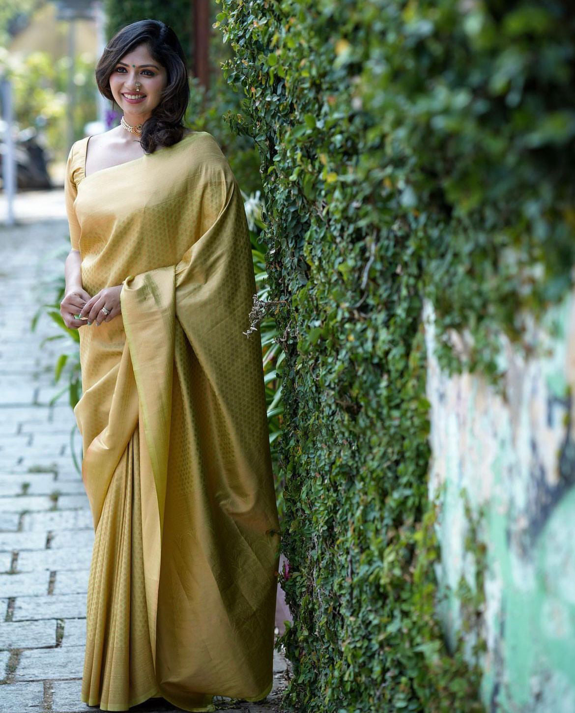 Elaborate Yellow Soft Silk Saree With Proficient Blouse Piece