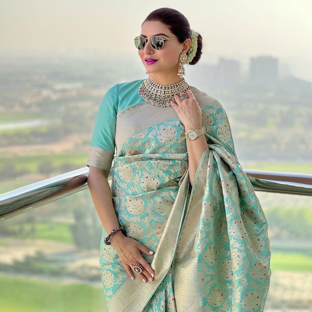 Glowing Sea Green Soft Silk Saree With Smart Blouse Piece