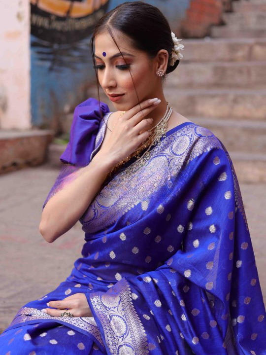 Improbable Blue Soft Silk Saree With Glittering Blouse Piece