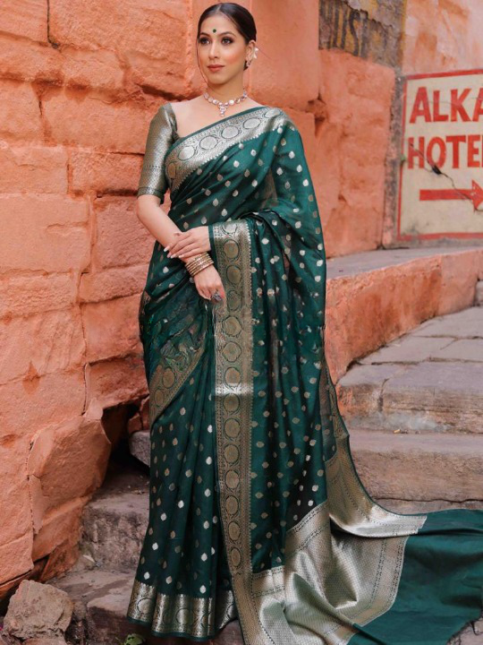 Elision Green Soft Silk Saree With Demesne Blouse Piece