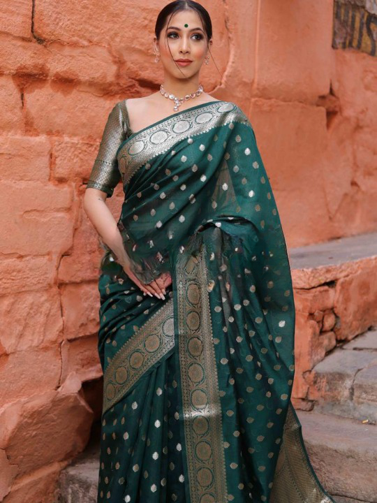 Elision Green Soft Silk Saree With Demesne Blouse Piece