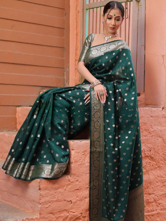 Elision Green Soft Silk Saree With Demesne Blouse Piece