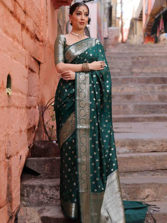 Elision Green Soft Silk Saree With Demesne Blouse Piece