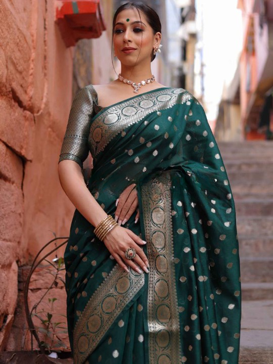 Elision Green Soft Silk Saree With Demesne Blouse Piece