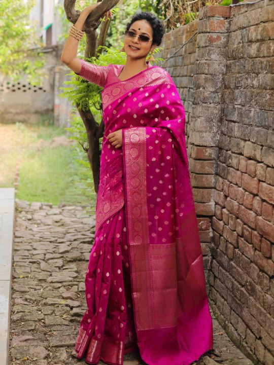 Epiphany Dark Pink Soft Silk Saree With Eloquence Blouse Piece