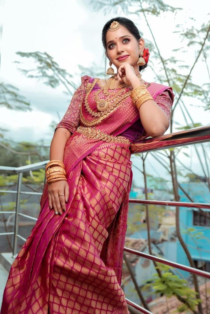 Gleaming Dark Pink Soft Silk Saree With Tempting Blouse Piece