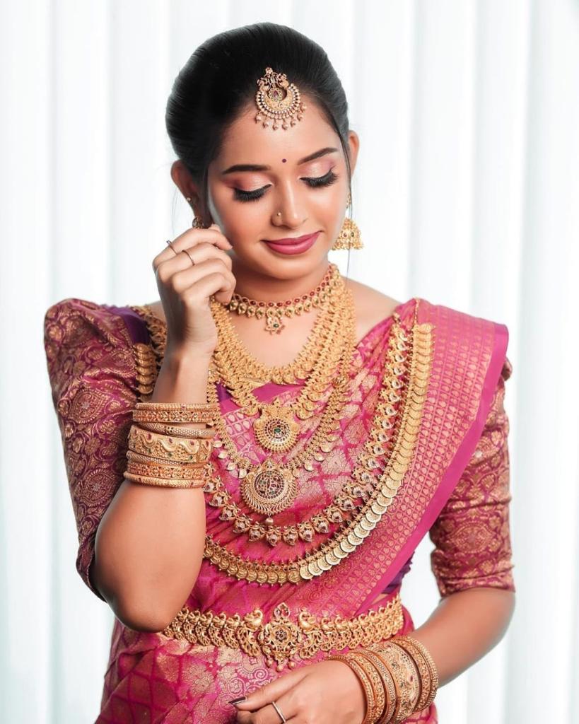 Gleaming Dark Pink Soft Silk Saree With Tempting Blouse Piece