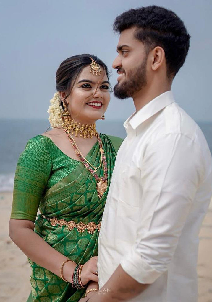 Arresting Green Soft Silk Saree With Opulent Blouse Piece