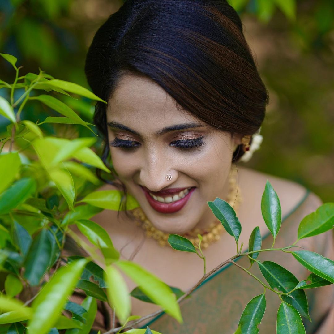 Deserving Dark Green Soft Silk Saree With Impressive Blouse Piece