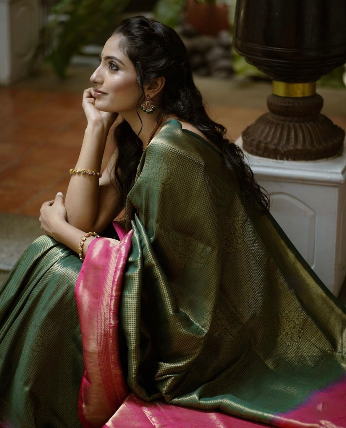 Imbrication Dark Green Soft Silk Saree With Demesne Blouse Piece