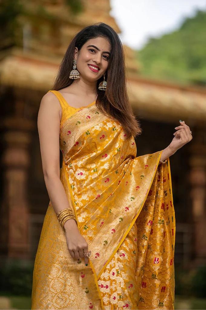 Eye-Catching Yellow Soft Silk Saree With Engrossing Blouse Piece