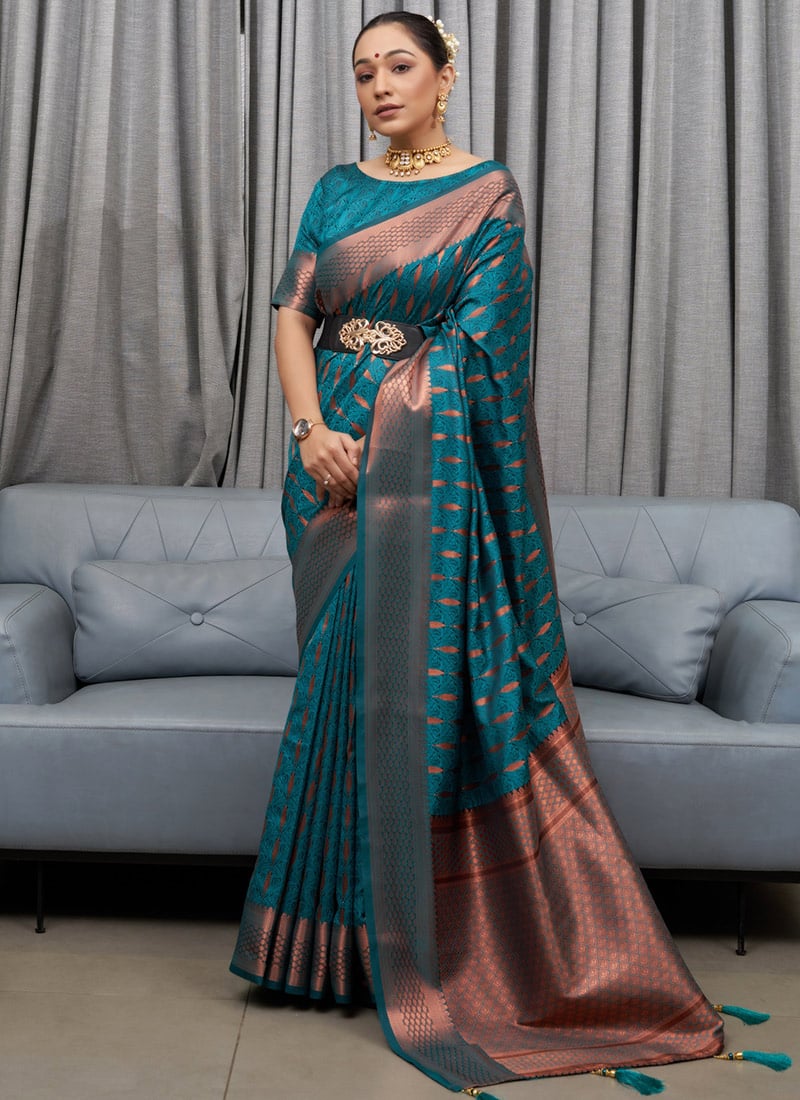 Twirling Rama Soft Silk Saree With Flamboyant Blouse Piece