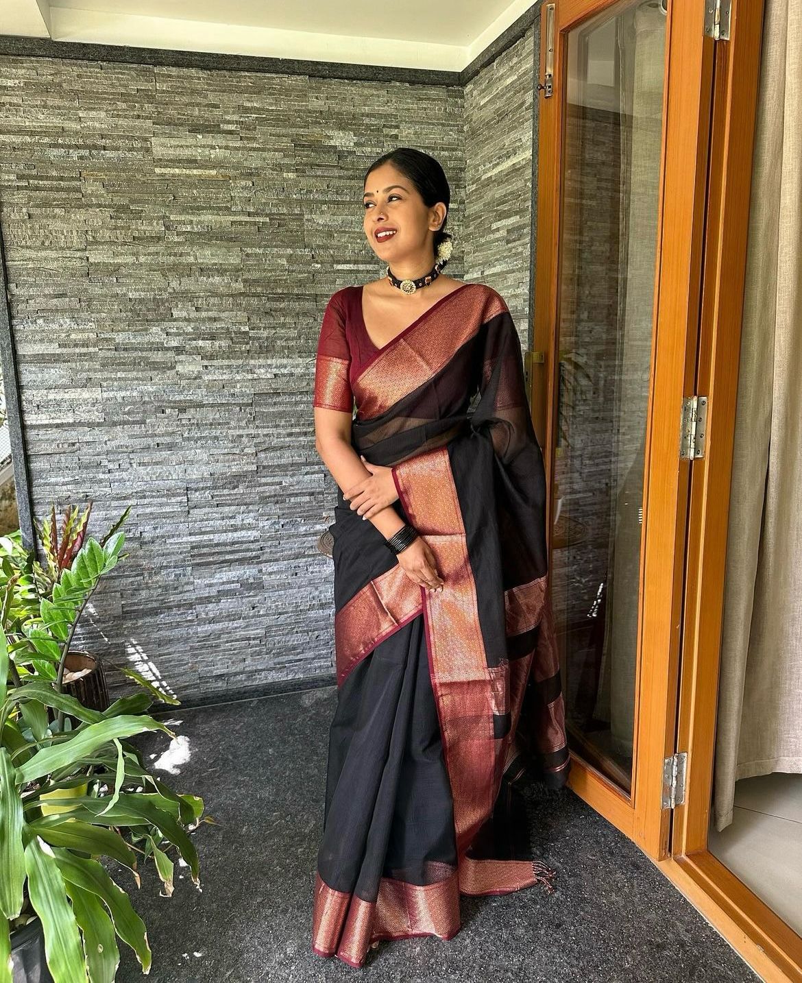 Beautiful Black Soft Silk Saree With Lagniappe Blouse Piece