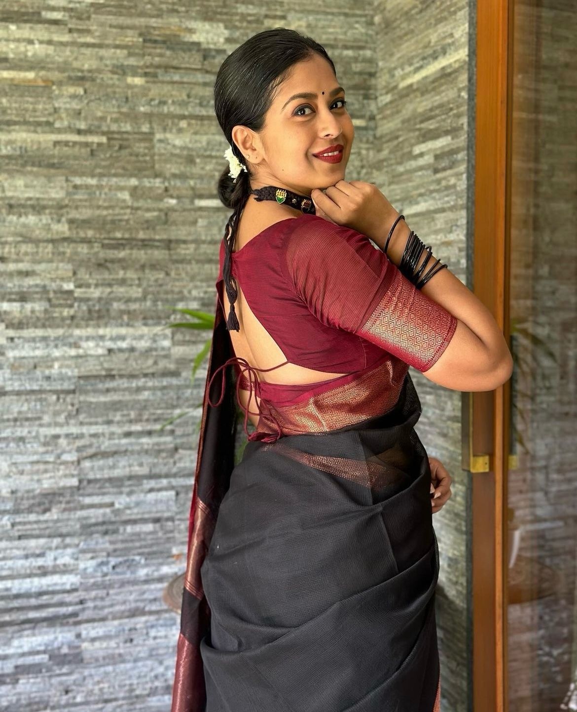 Beautiful Black Soft Silk Saree With Lagniappe Blouse Piece