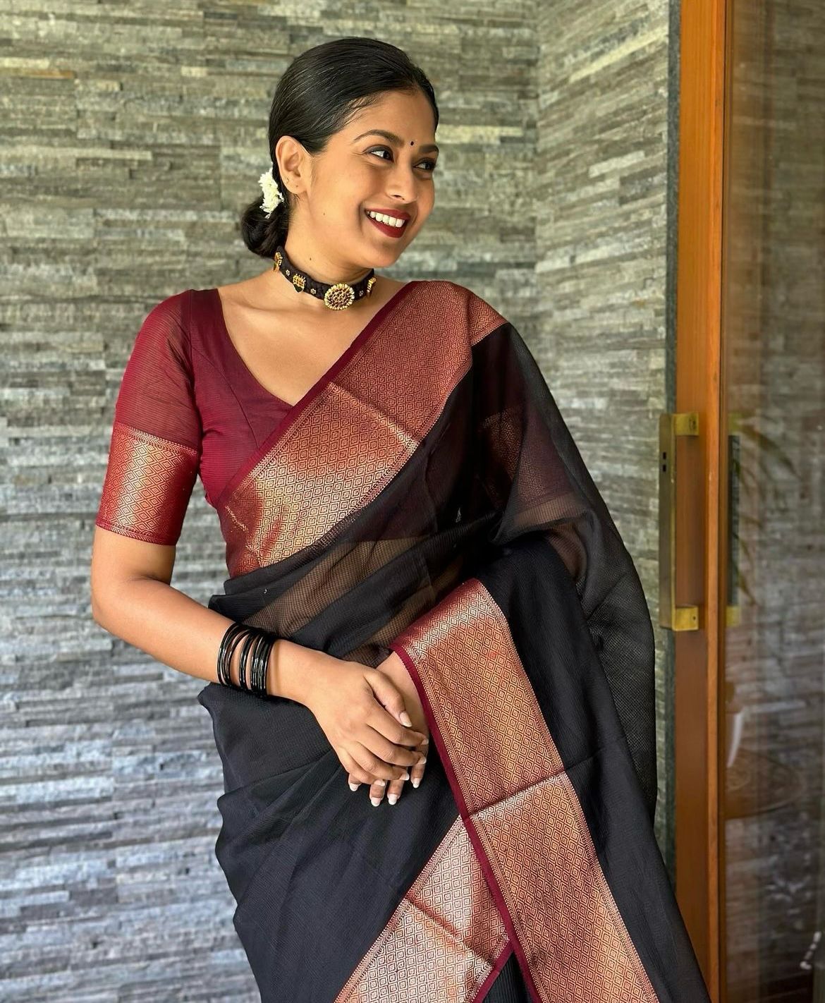 Beautiful Black Soft Silk Saree With Lagniappe Blouse Piece