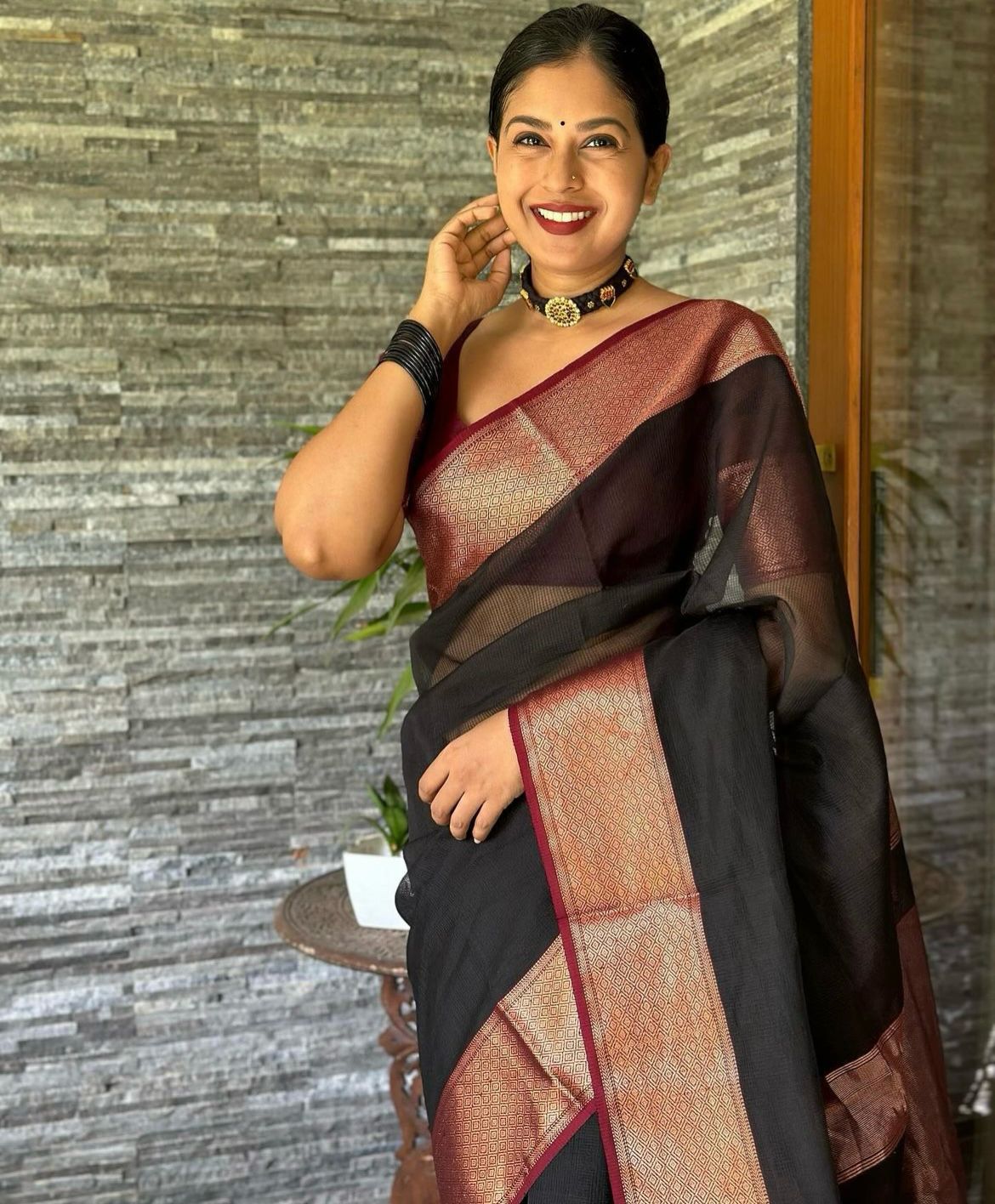 Beautiful Black Soft Silk Saree With Lagniappe Blouse Piece