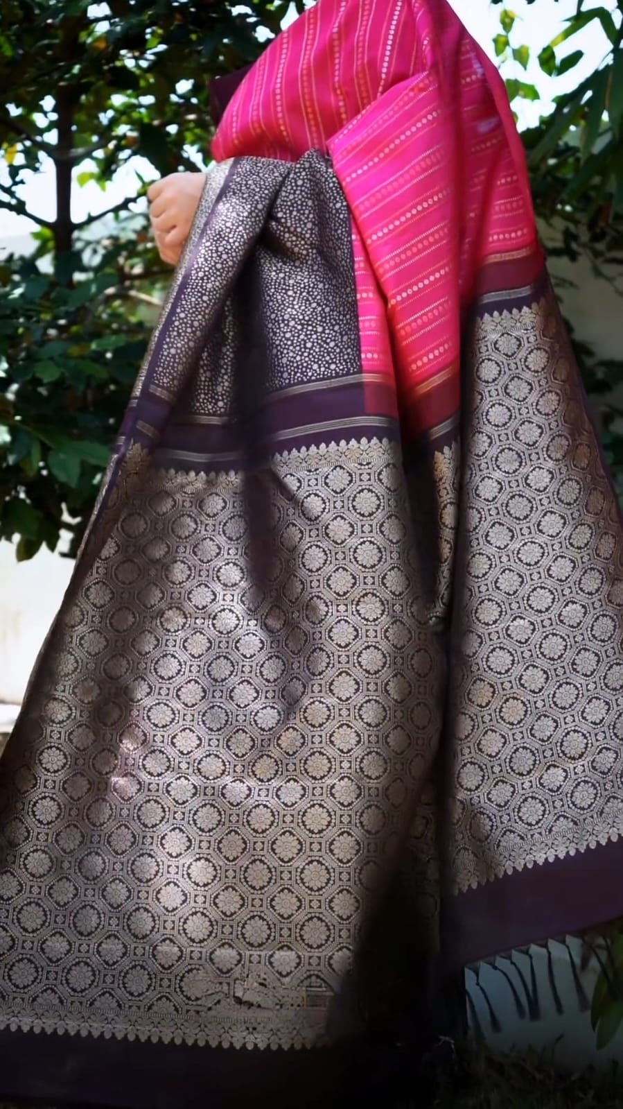 Gleaming Dark Pink Soft Silk Saree With Exemplary Blouse Piece