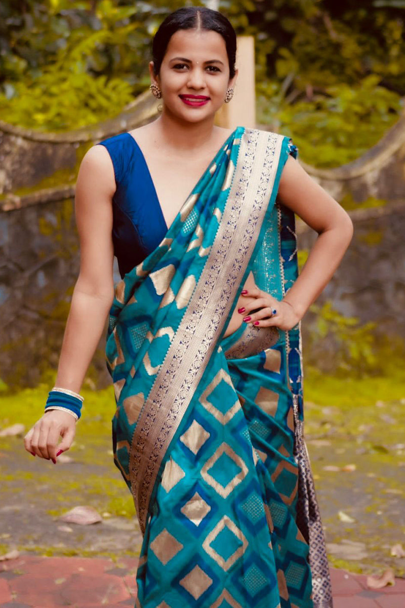 Skinny Firozi Soft Silk Saree With Aplomb Blouse Piece