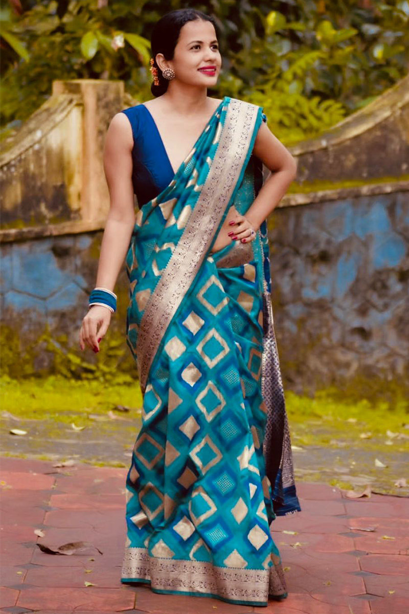 Skinny Firozi Soft Silk Saree With Aplomb Blouse Piece