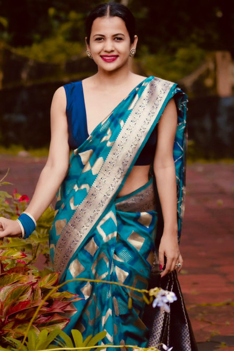 Skinny Firozi Soft Silk Saree With Aplomb Blouse Piece