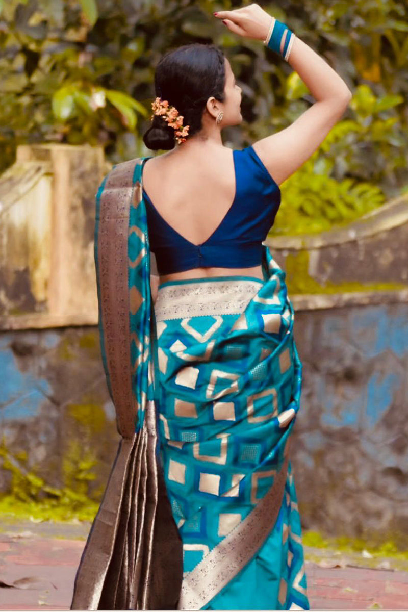 Skinny Firozi Soft Silk Saree With Aplomb Blouse Piece