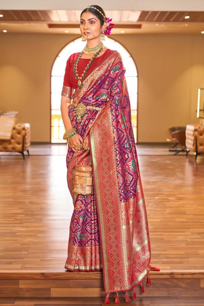 Profuse Purple Patola Silk Saree with Incomparable Blouse Piece