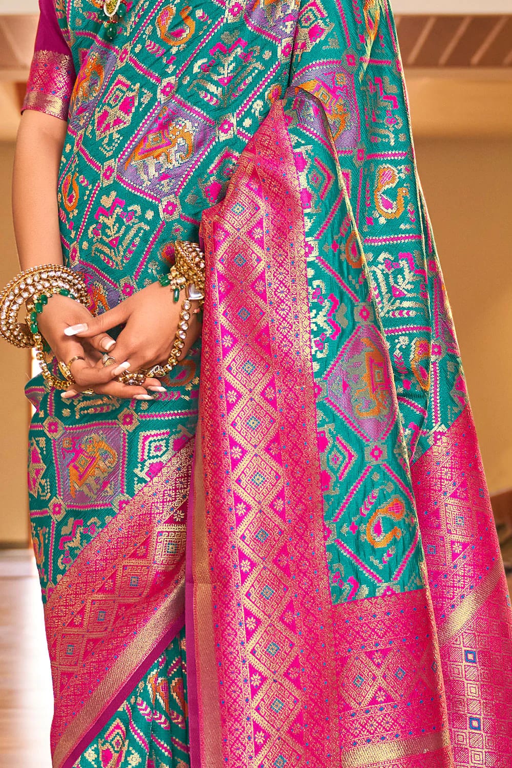 Lissome Turquoise Patola Silk Saree with Felicitous Blouse Piece