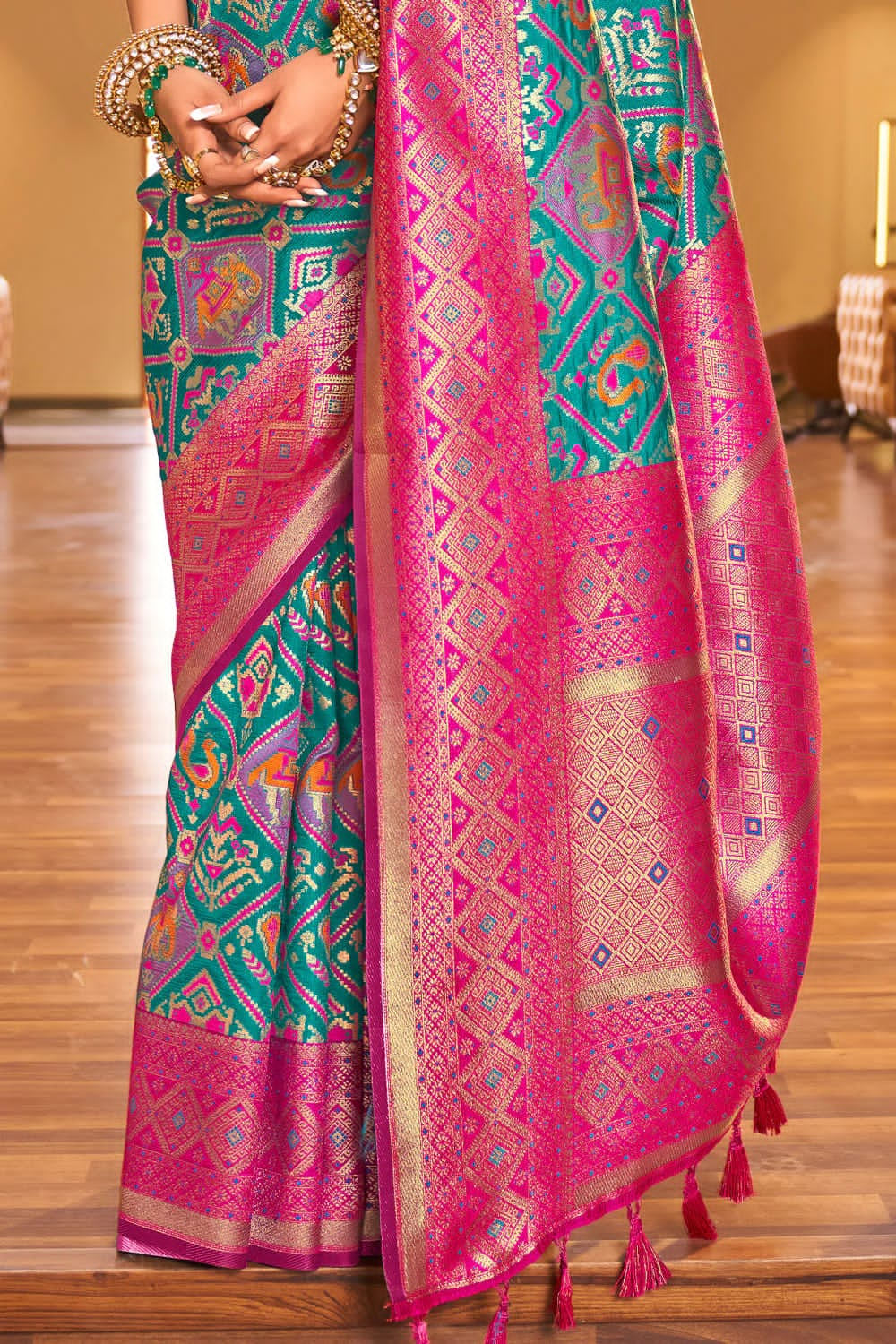 Lissome Turquoise Patola Silk Saree with Felicitous Blouse Piece