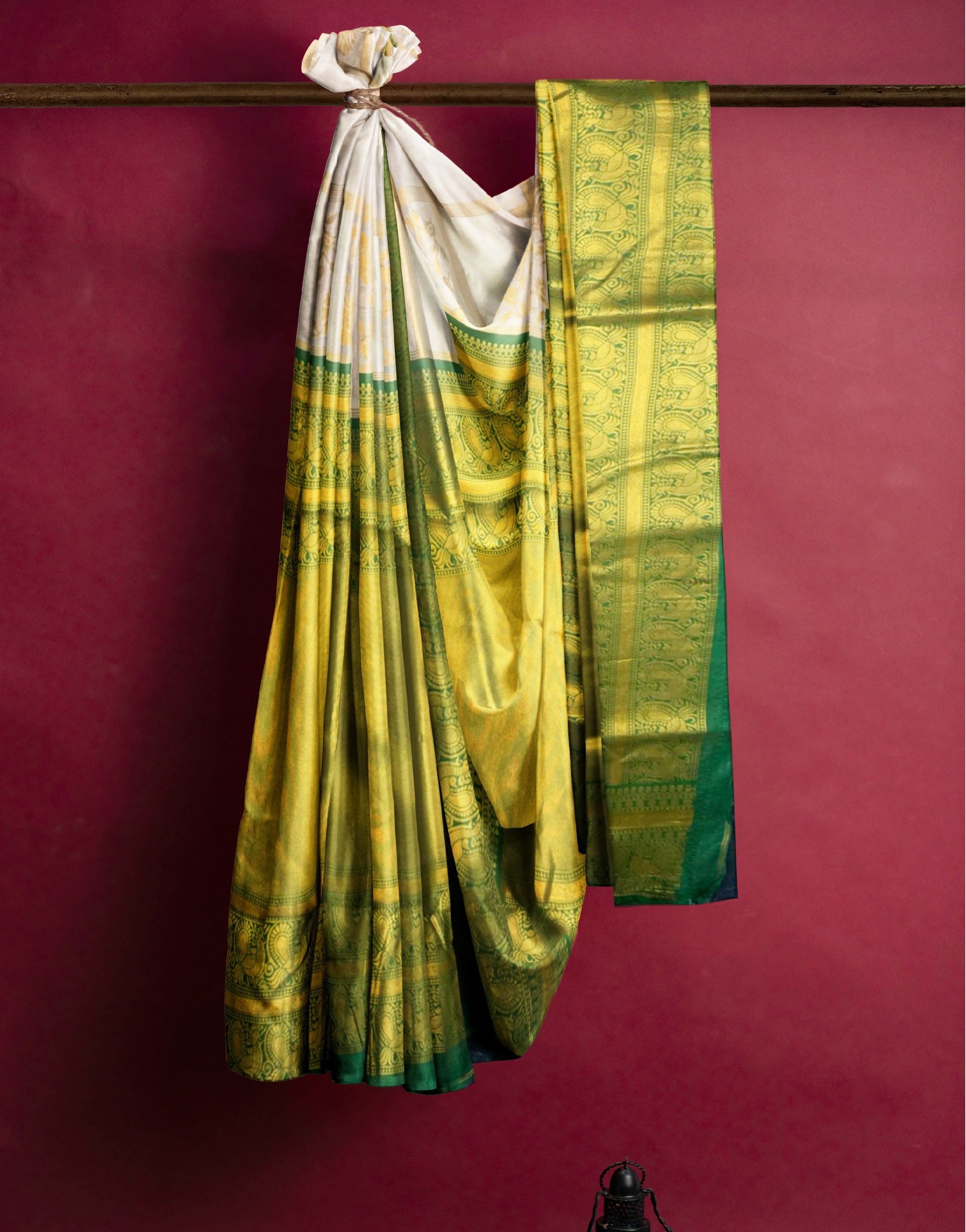 Unequalled White Soft Banarasi Silk Saree With Glittering Blouse Piece