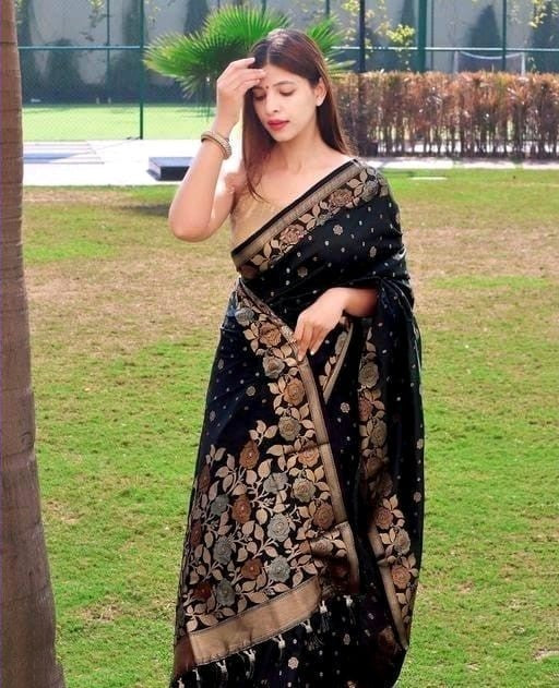 Dissemble Black Soft Banarasi Silk Saree With Lagniappe Blouse Piece