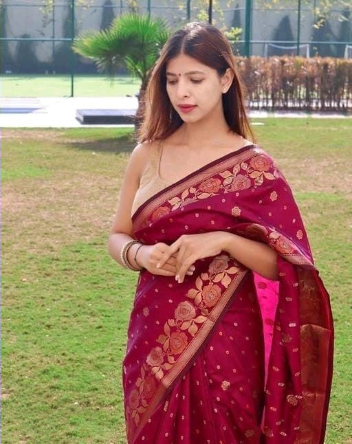 Mellifluous Dark Pink Soft Banarasi Silk Saree With Beleaguer Blouse Piece
