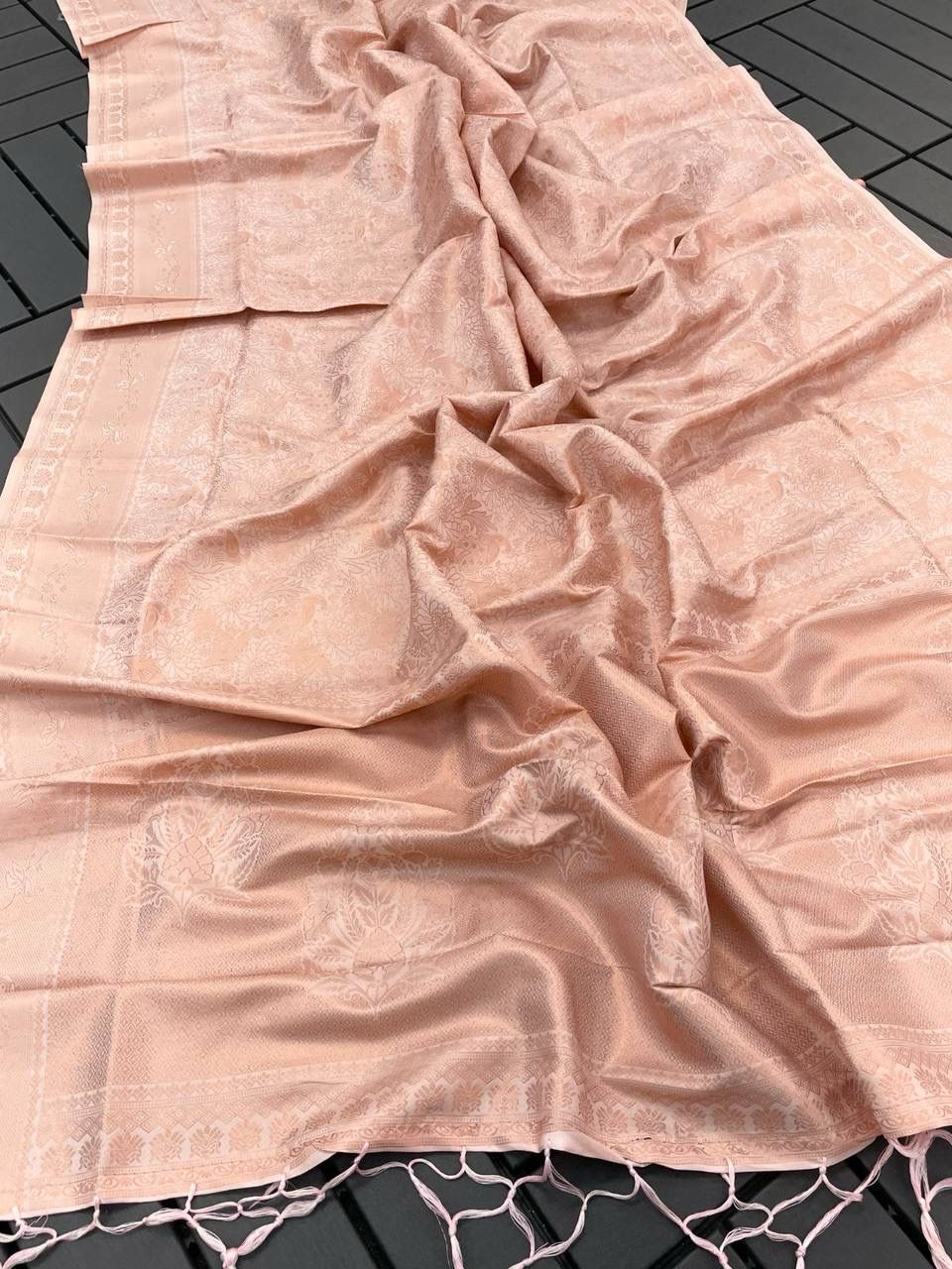 Charming Baby Pink Kanjivaram Silk Saree With Majestic Blouse Piece