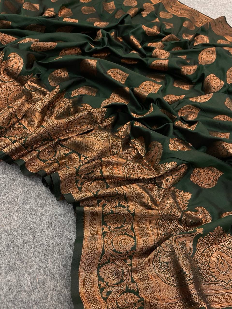 Scrumptious Dark Green Soft Banarasi Silk Saree With Bewitching Blouse Piece