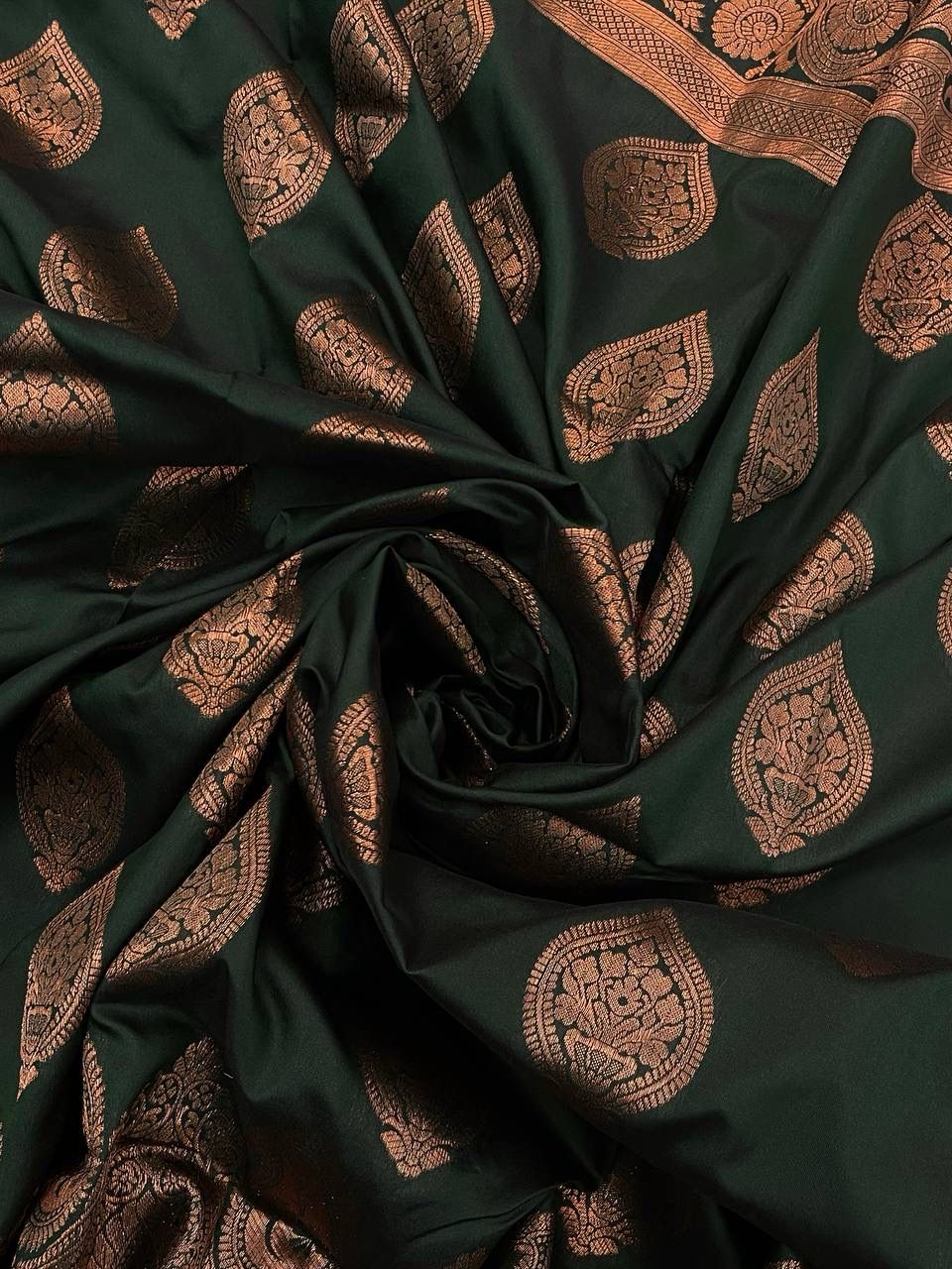 Scrumptious Dark Green Soft Banarasi Silk Saree With Bewitching Blouse Piece