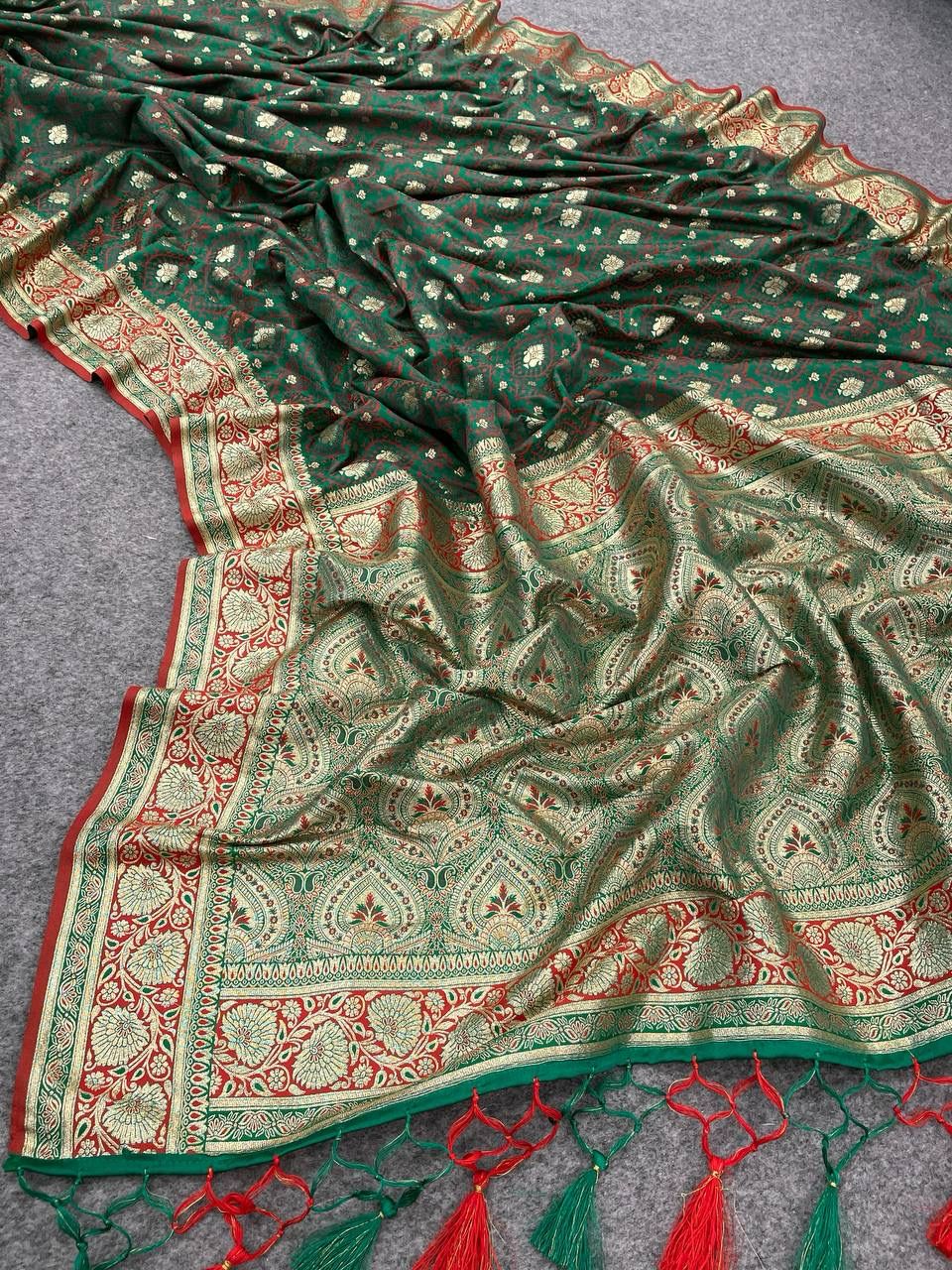 Hypnotic Dark Green Soft Banarasi Silk Saree With Resplendent Blouse Piece