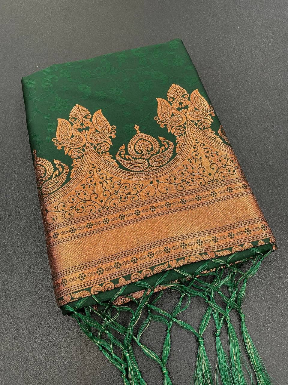 Innovative Dark Green Soft Banarasi Silk Saree With Snazzy Blouse Piece