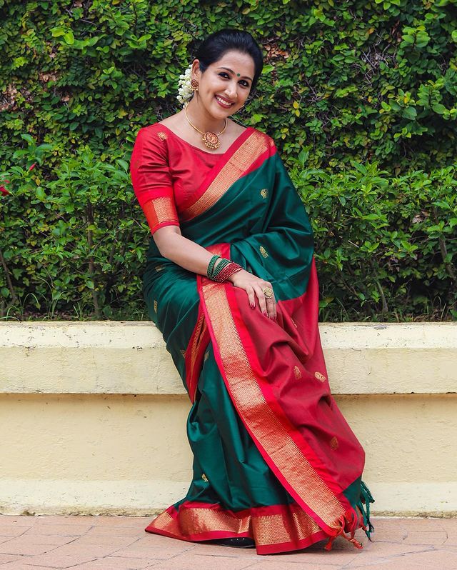 Outstanding Rama Soft Banarasi Silk Saree With Precious Blouse Piece