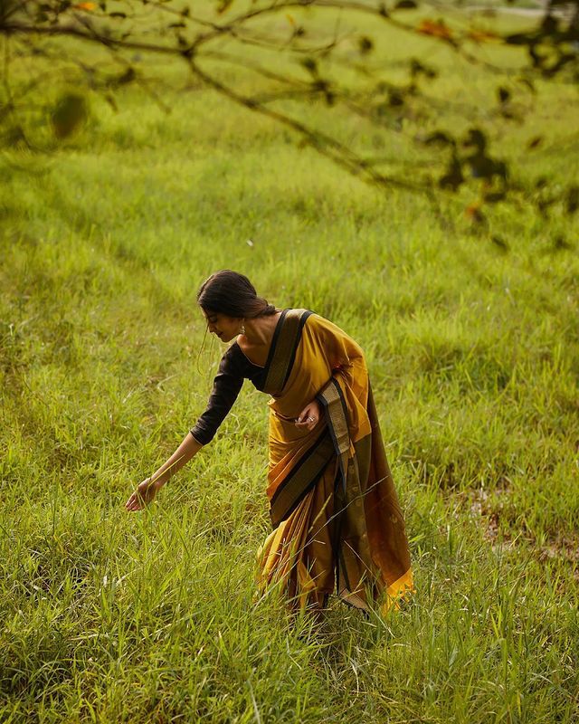 Elegant Yellow Soft Banarasi Silk Saree With Staring Blouse Piece