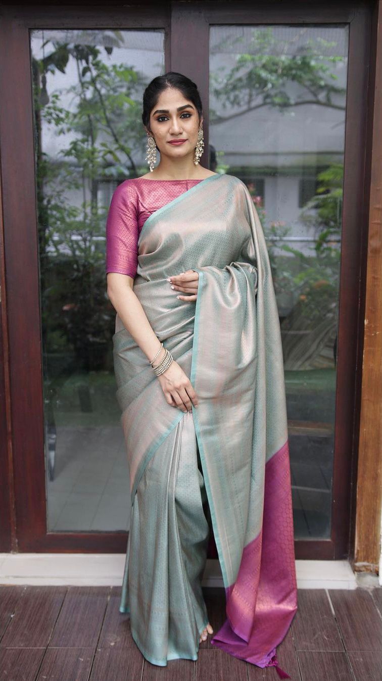 What Color Blouse Goes With A Saree?