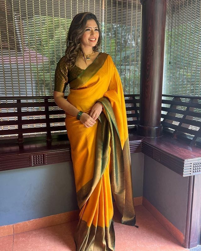 Bewitching Yellow Soft Silk Saree with Lissome Blouse Piece
